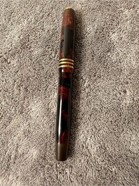 Vintage Parker Duofold Burgandy and Black Fountain Pen